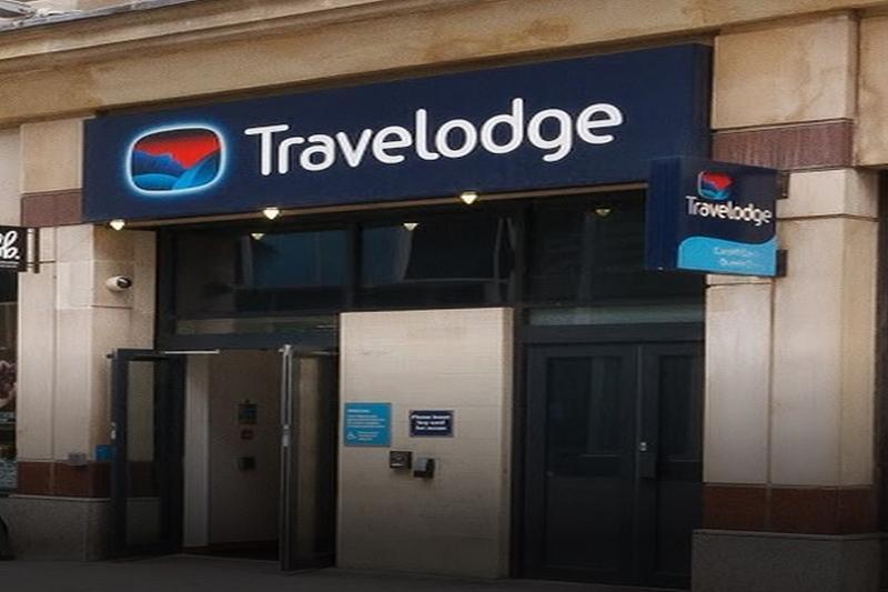Travelodge Cardiff Central Queen Street Экстерьер фото
