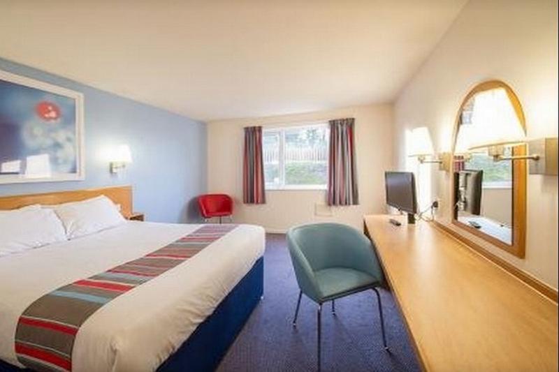Travelodge Cardiff Central Queen Street Экстерьер фото