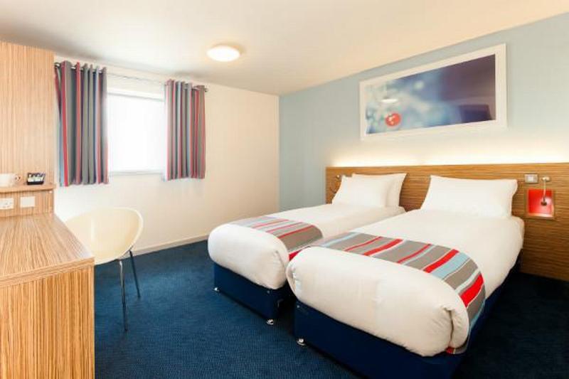 Travelodge Cardiff Central Queen Street Экстерьер фото